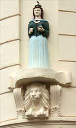 Queen Victoria in Little Queen St Queen Victoria in Little Queen St