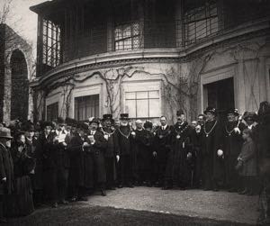 Mayor Vlieland and the Council in 1912 outside Rougemont House Mayor Vlieland and the Council in 1912 outside Rougemont House