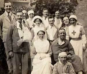 Nurses and wounded at Heavitree Nurses and wounded at Heavitree