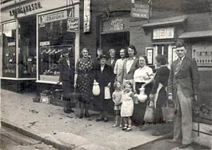 A wartime queue in Howell Road A wartime queue in Howell Road