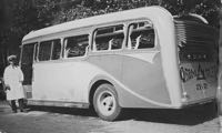Queuing in 1932 A Greenslades coach from about 1930.